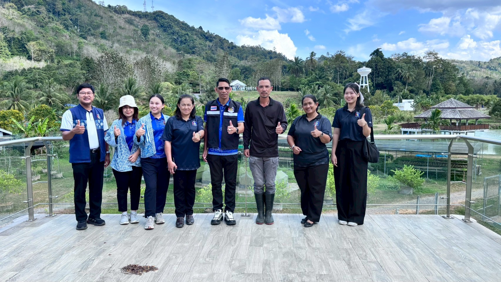 พช.ธารโตติดตามผู้ประกอบการ OTOP ที่ผ่านการคัดเลือกเพื่อยกระดับผลิตภัณฑ์โดย คสป