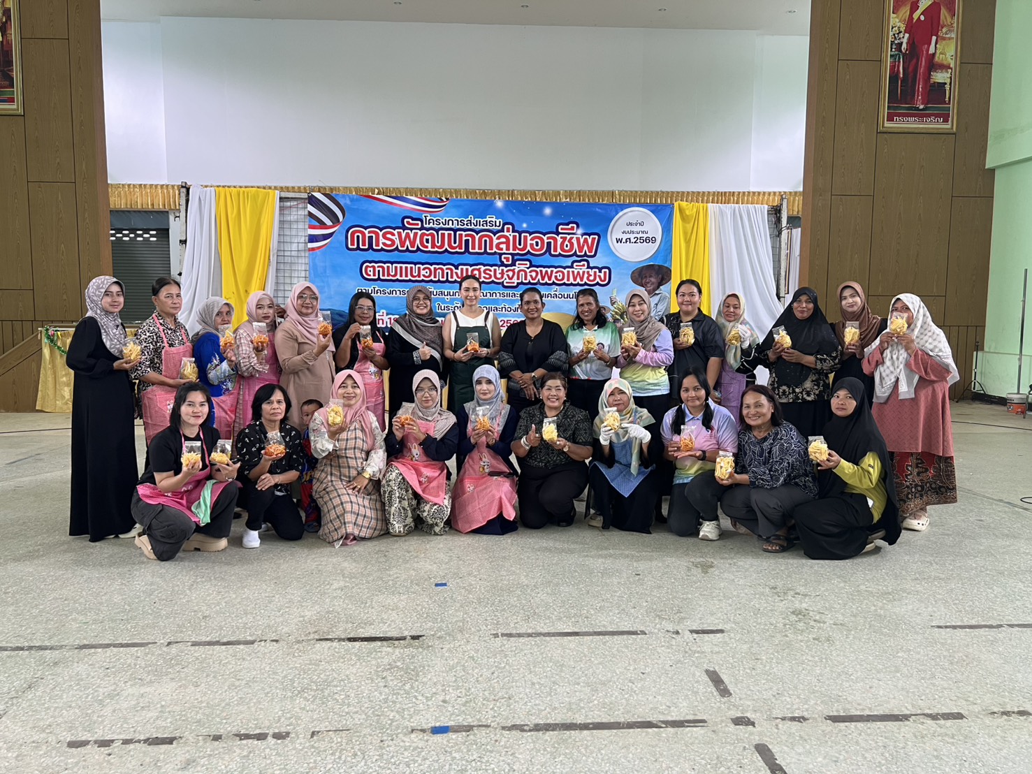 พช.ธารโต ร่วมโครงการส่งเสริมการพัฒนาอาชีพกลุ่มอาชีพ ตามแนวทางเศรษฐกิจพอเพียง ขับเคลื่อนนโยบายแบบบูรณาการ